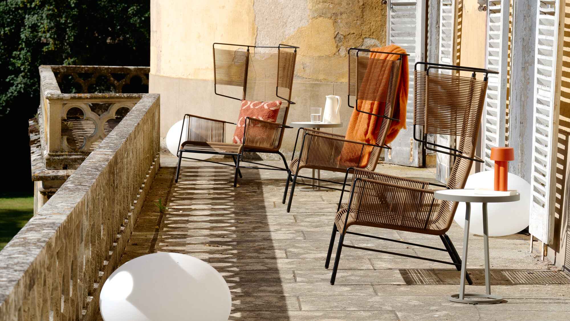 Fifty. Armchair brown indoor / outdoor