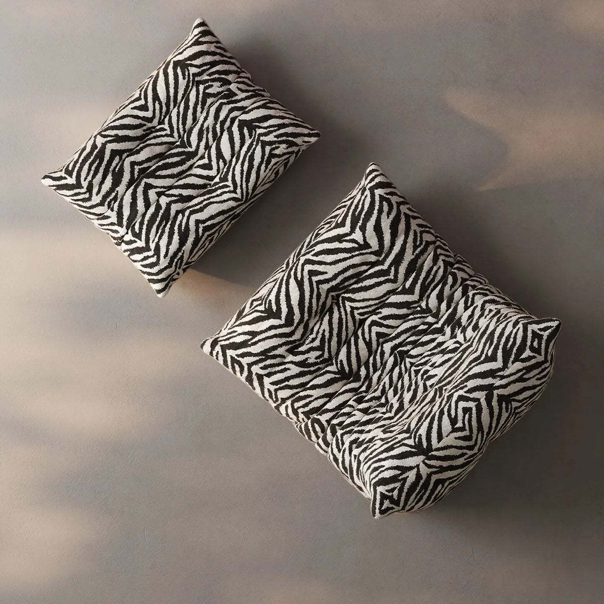 Togo Small settee - Zebra 2026 Limited Edition